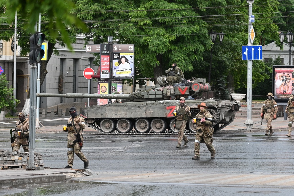 Members of the Wagner private mercenary group are deployed near the headquarters of the Southern Military District in Rostov-on-Don, Russia. 