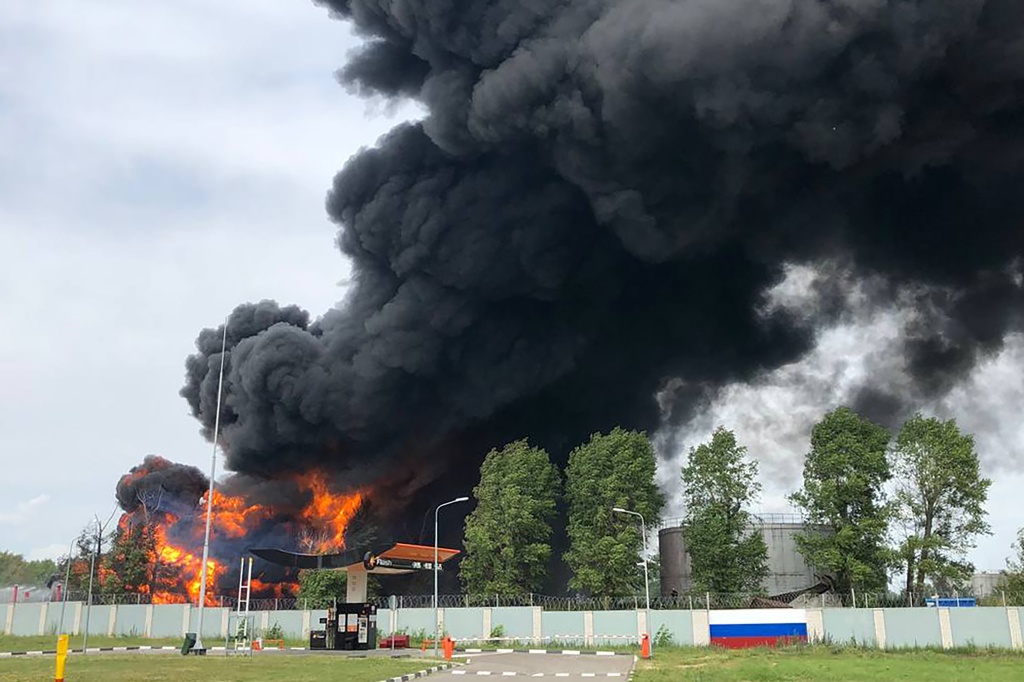 A nearby explosion at an oil depot occurred while Wagner's private mercenary forces were allegedly firing missiles at the Russian helicopter.
