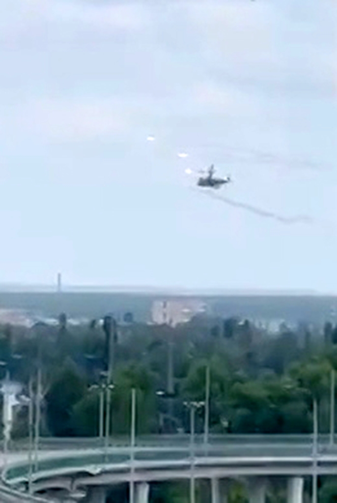 Footage of a Russian Ka-52 Army helicopter was seen deflecting a Wagner anti-aircraft missile in Voronezh.
