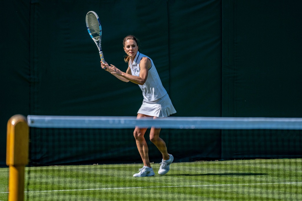 Kate — who serves as patron of the All England Lawn Tennis and Croquet Club, which hosts Wimbledon — showed off her formidable forehand in the footage, returning all of Federer's shots with ease. 