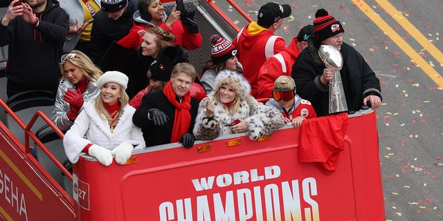 Norma Hunt in victory parade