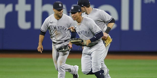 Yankees players celebrate