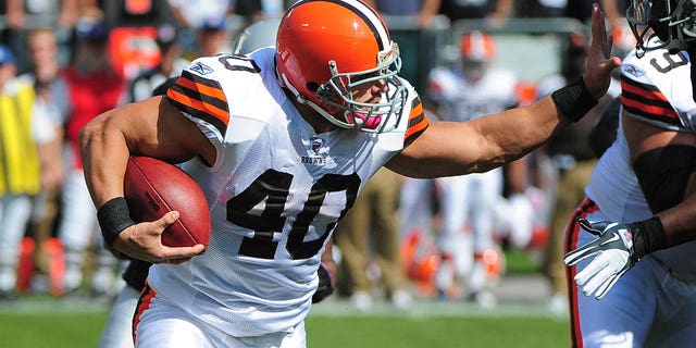 Peyton Hillis stiff arm