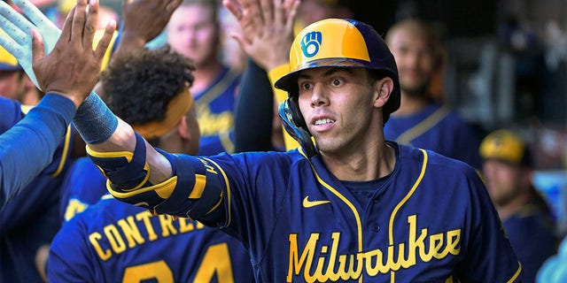 Christian Yelich high-fives teammates