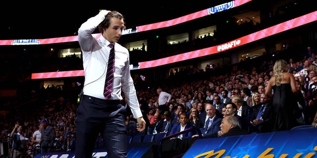 David Reinbacher walks to the stage after getting drafted by the Habs