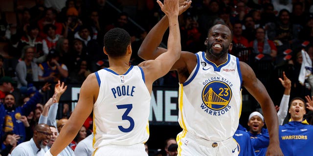 Draymond Green high fives Jordan Poole