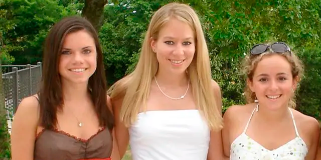 Natalee Holloway and friends smile