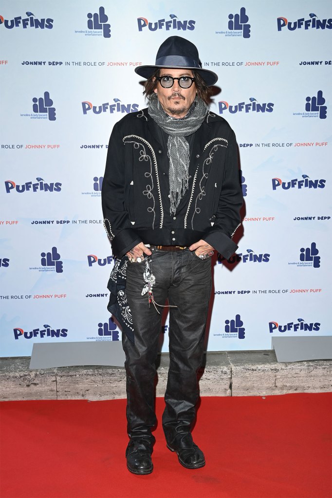 ROME, ITALY - OCTOBER 17: Johnny Depp attends the red carpet ahead of the Johnny Depp masterclass during the 19th Alice Nella Città 2021 at Auditorium della Conciliazione on October 17, 2021 in Rome, Italy. (Photo by Daniele Venturelli/Daniele Venturelli/WireImage )