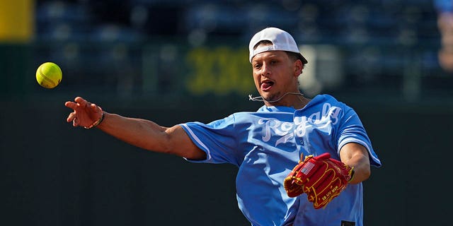 Patrick Mahomes throws a softball