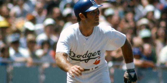 Steve Garvey running bases