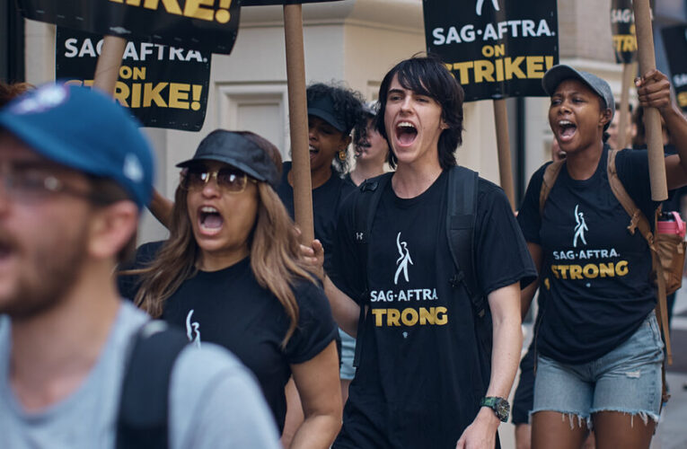 Video: Hollywood Productions Grind to a Halt as Actors Go on Strike