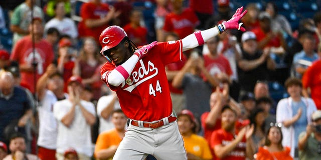 Elly De La Cruz celebrates homer