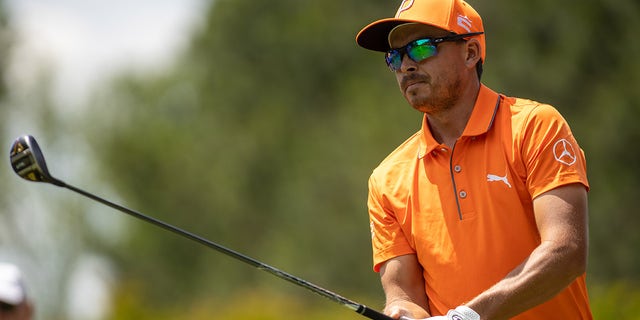 Rickie Fowler looks at shot