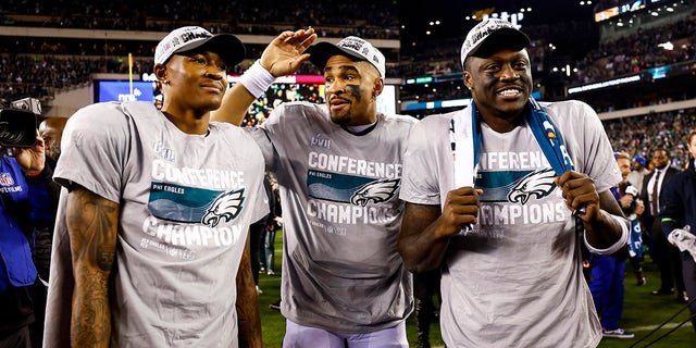 DeVonta Smith, Jalen Hurts and AJ Brown celebrate win