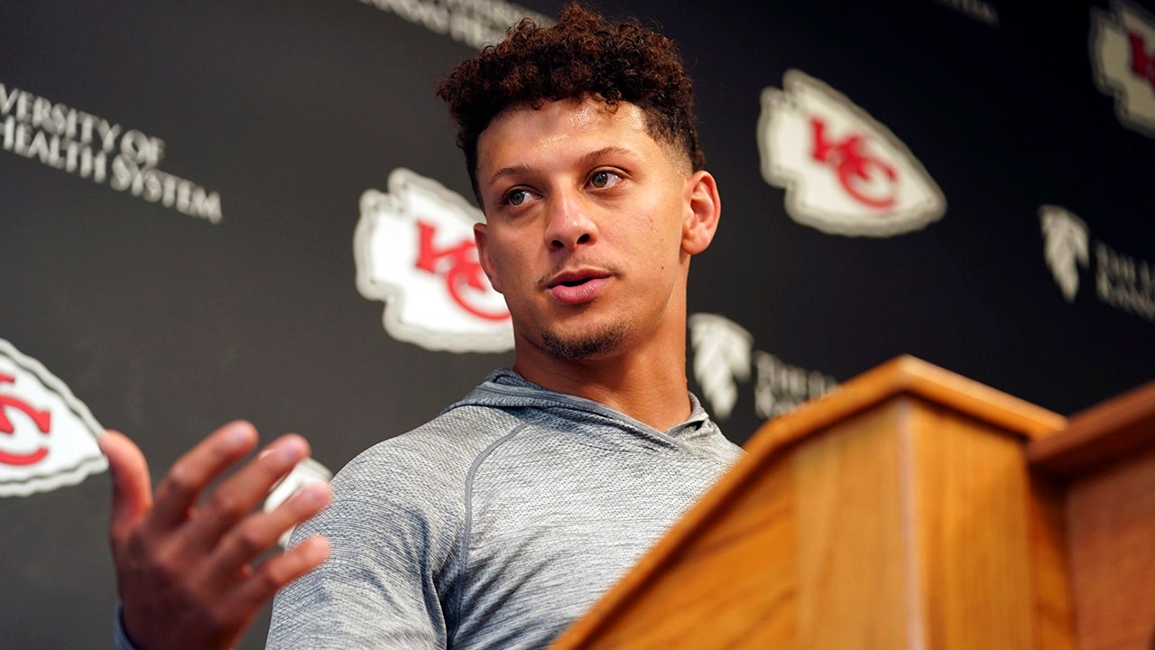 Patrick Mahomes talks to reporters