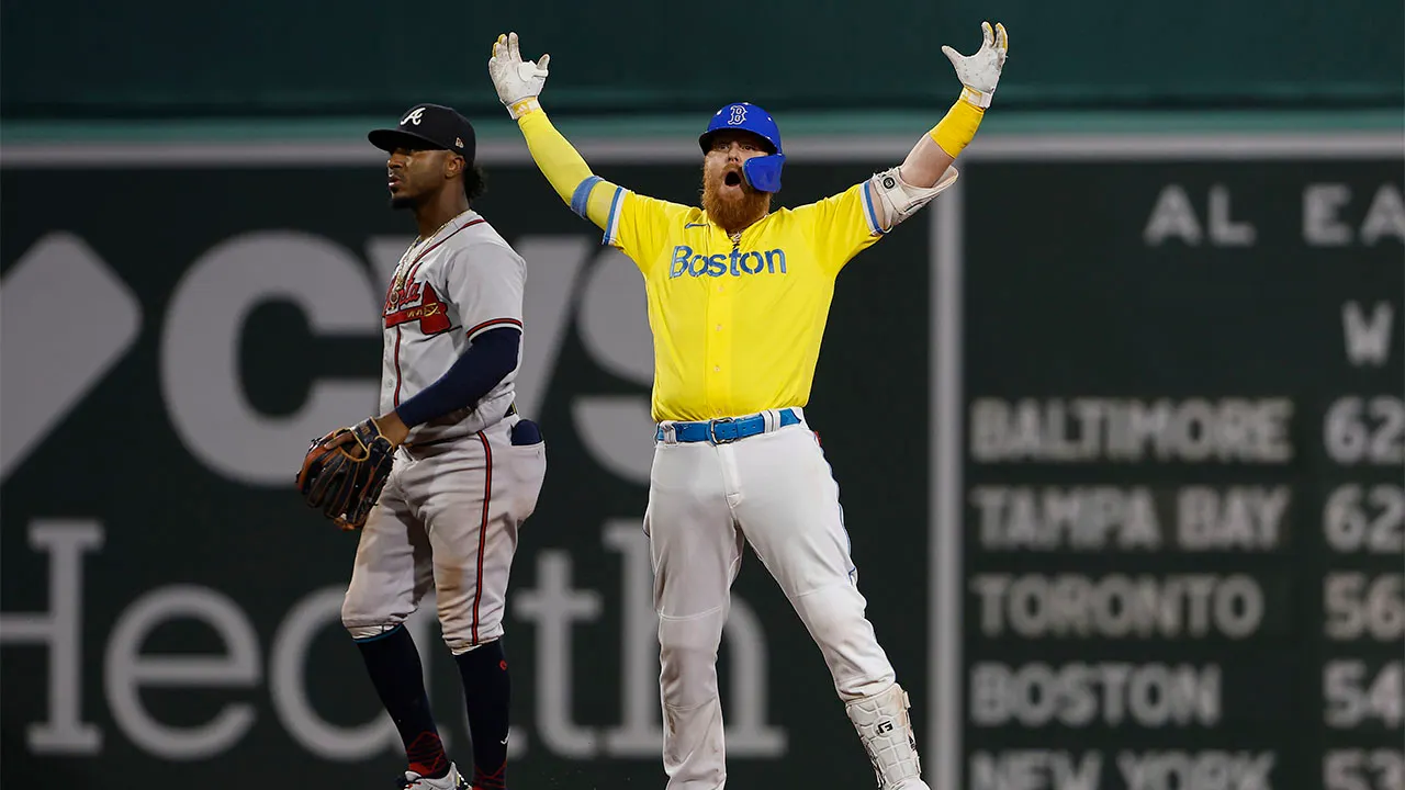 Justin Turner celebrates