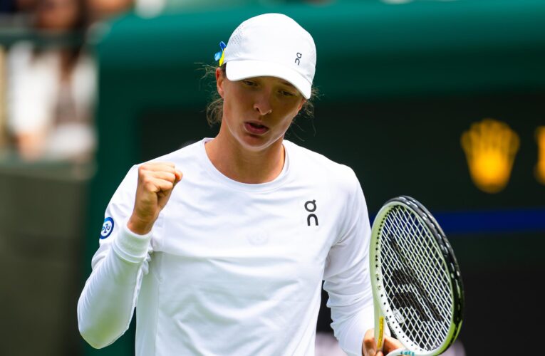 Iga Swiatek sweeps past Sara Sorribes Tormo to reach third round at Wimbledon, Maria Sakkari loses