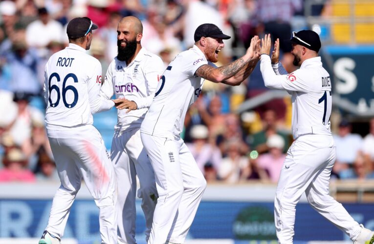 Moeen Ali strikes twice, Chris Woakes gets Usman Khawaja late as England hunt victory against reeling Australia