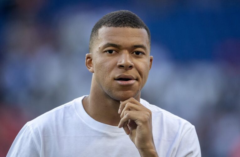 Chelsea owner contacts PSG over Kylian Mbappe transfer as striker collects loyalty bonus – Paper Round