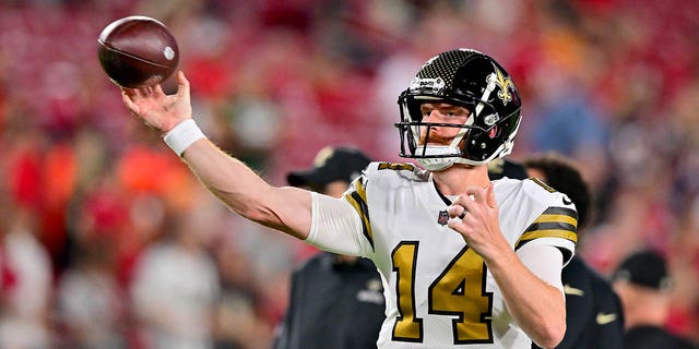 Andy Dalton warms up