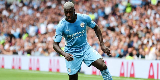 Benjamin Mendy plays ball