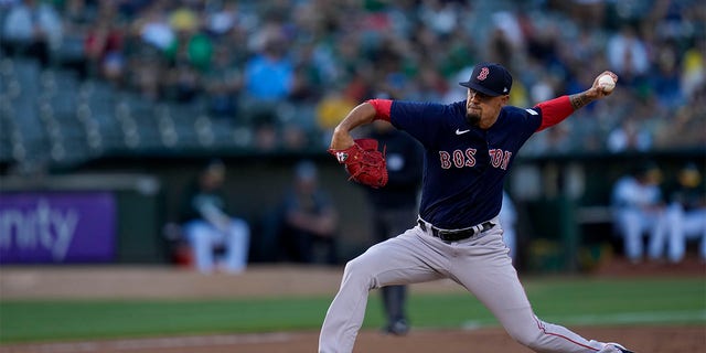 Brennan Bernandino throws pitch