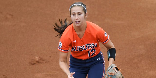 Carlee McCondichie flips the ball