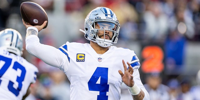 Dallas QB Dak Prescott throws a football