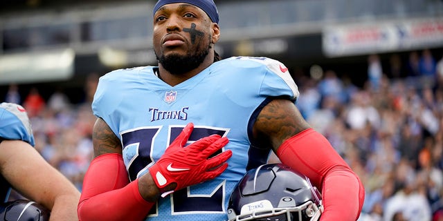 Derrick Henry listens to the anthem