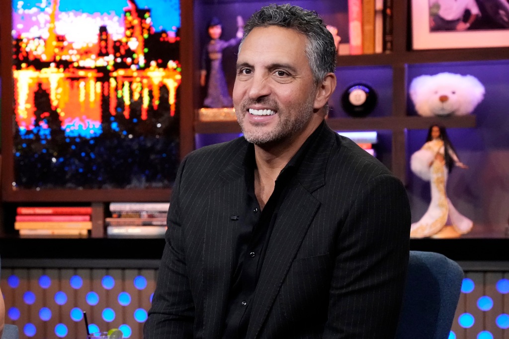 WATCH WHAT HAPPENS LIVE WITH ANDY COHEN -- Episode 19196 -- Pictured: Mauricio Umansky -- (Photo by: Charles Sykes/Bravo via Getty Images)