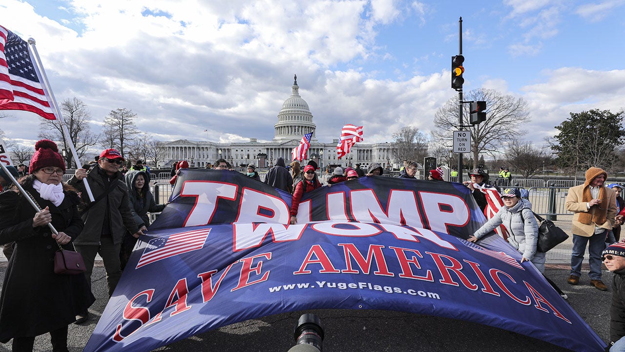 capitol with trump supporters