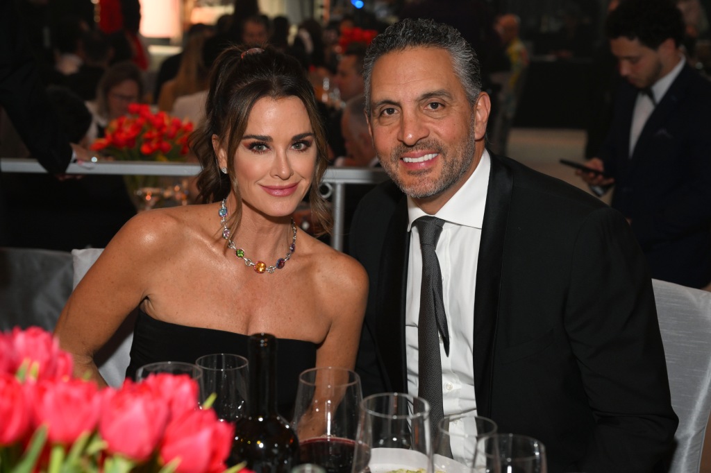 WEST HOLLYWOOD, CALIFORNIA - MARCH 12: Kyle Richards and Mauricio Umansky attend the Elton John AIDS Foundation's 31st Annual Academy Awards Viewing Party on March 12, 2023 in West Hollywood, California. (Photo by Michael Kovac/Getty Images for Elton John AIDS Foundation )