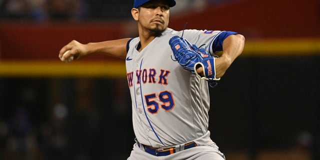 Carlos Carrasco pitches during a Mets game