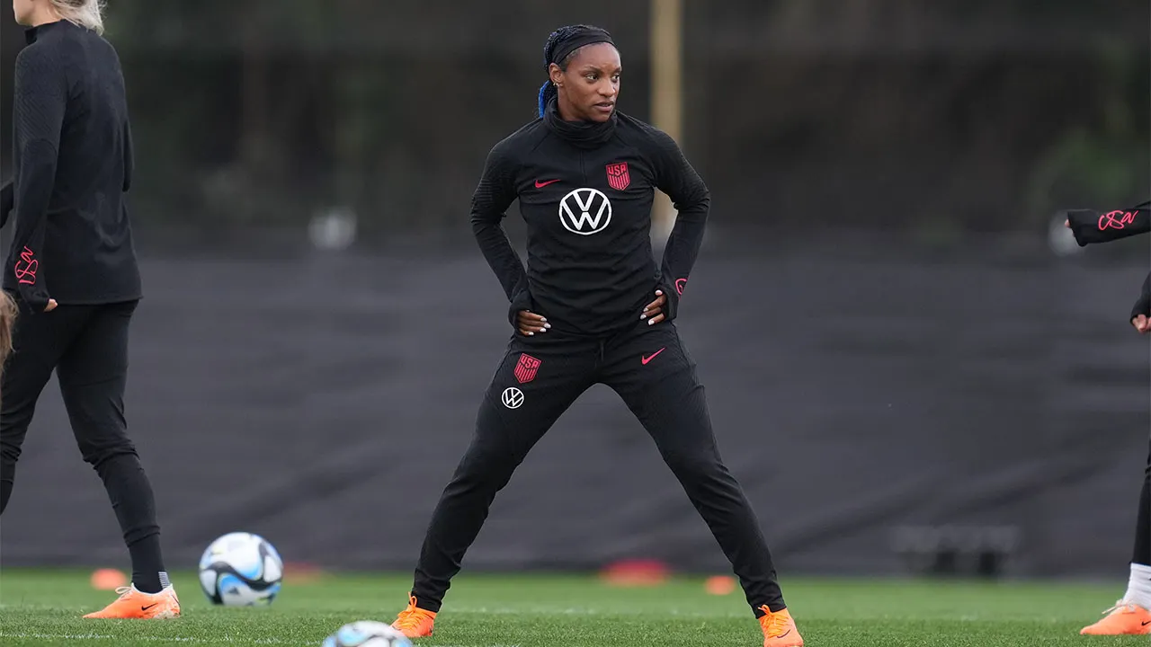 Crystal Dunn of the USWNT practices