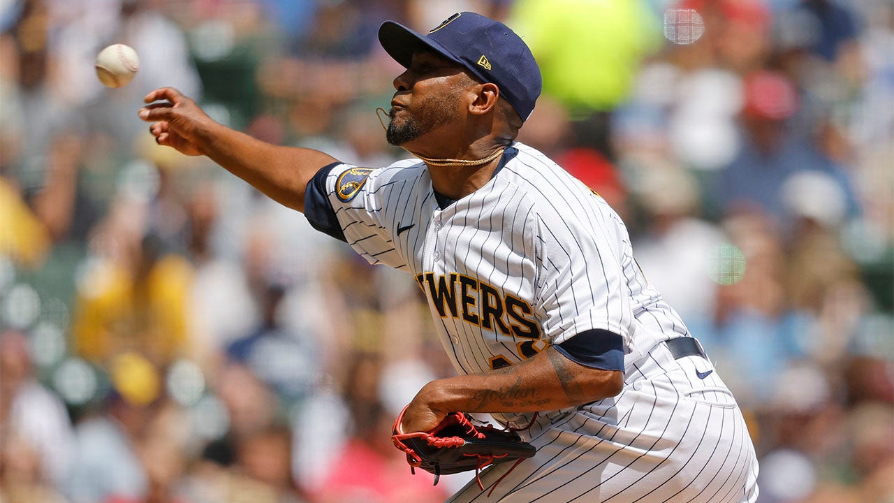 Julio Teheran throws pitch