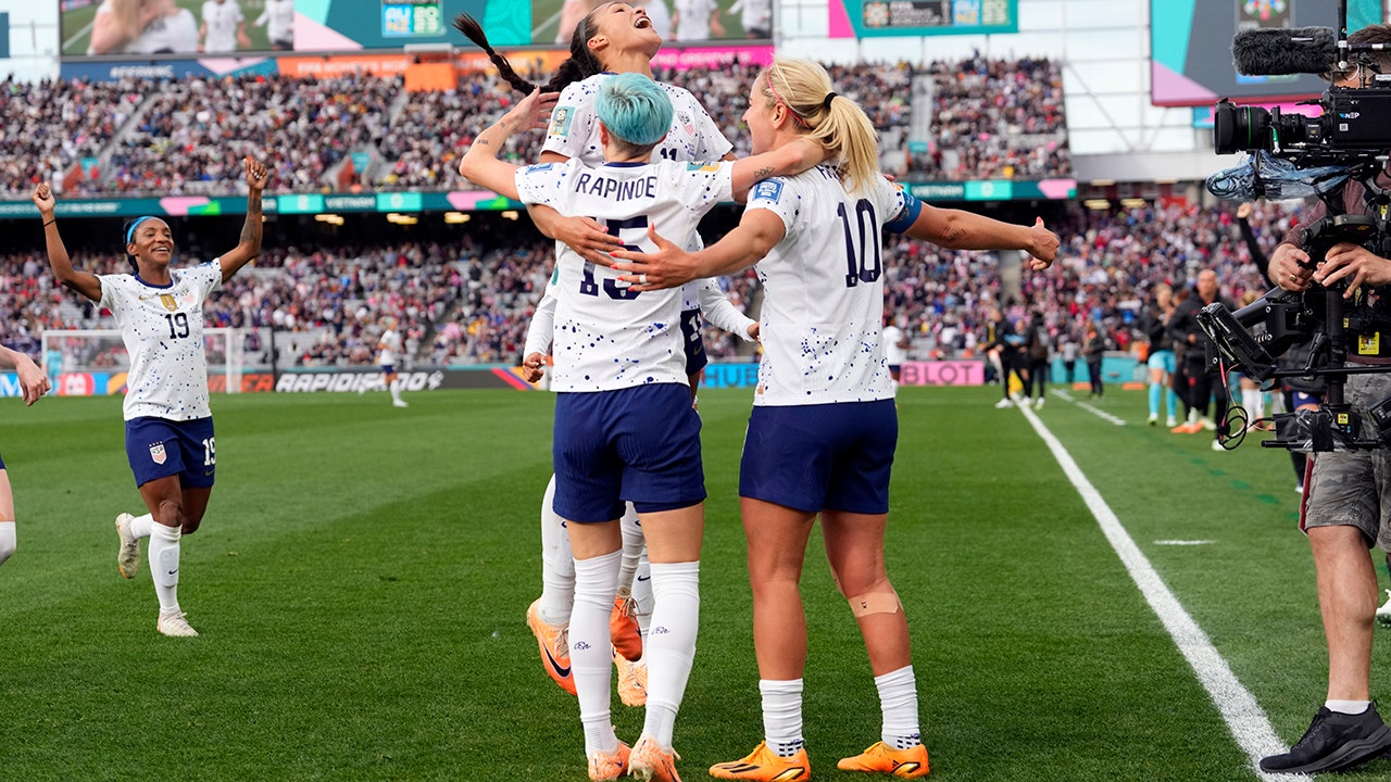 Lindsey Horan celebrates