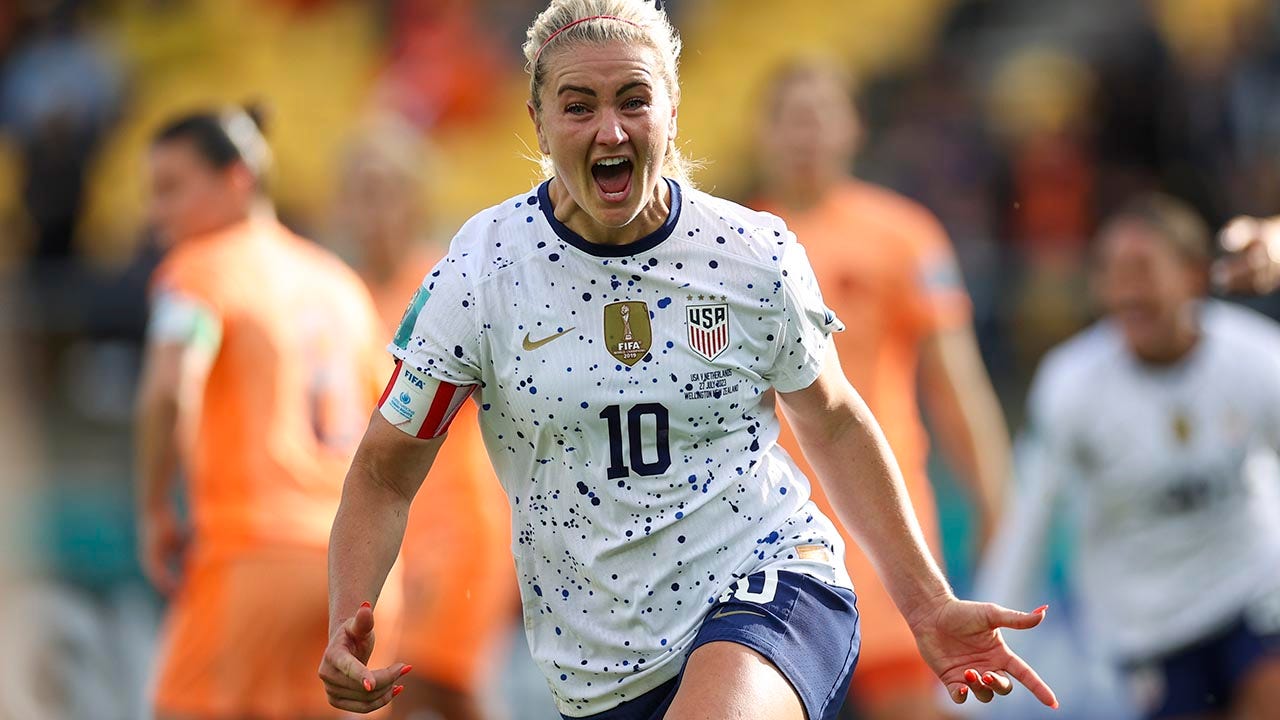 Lindsay Horan celebrates vs New Zealand