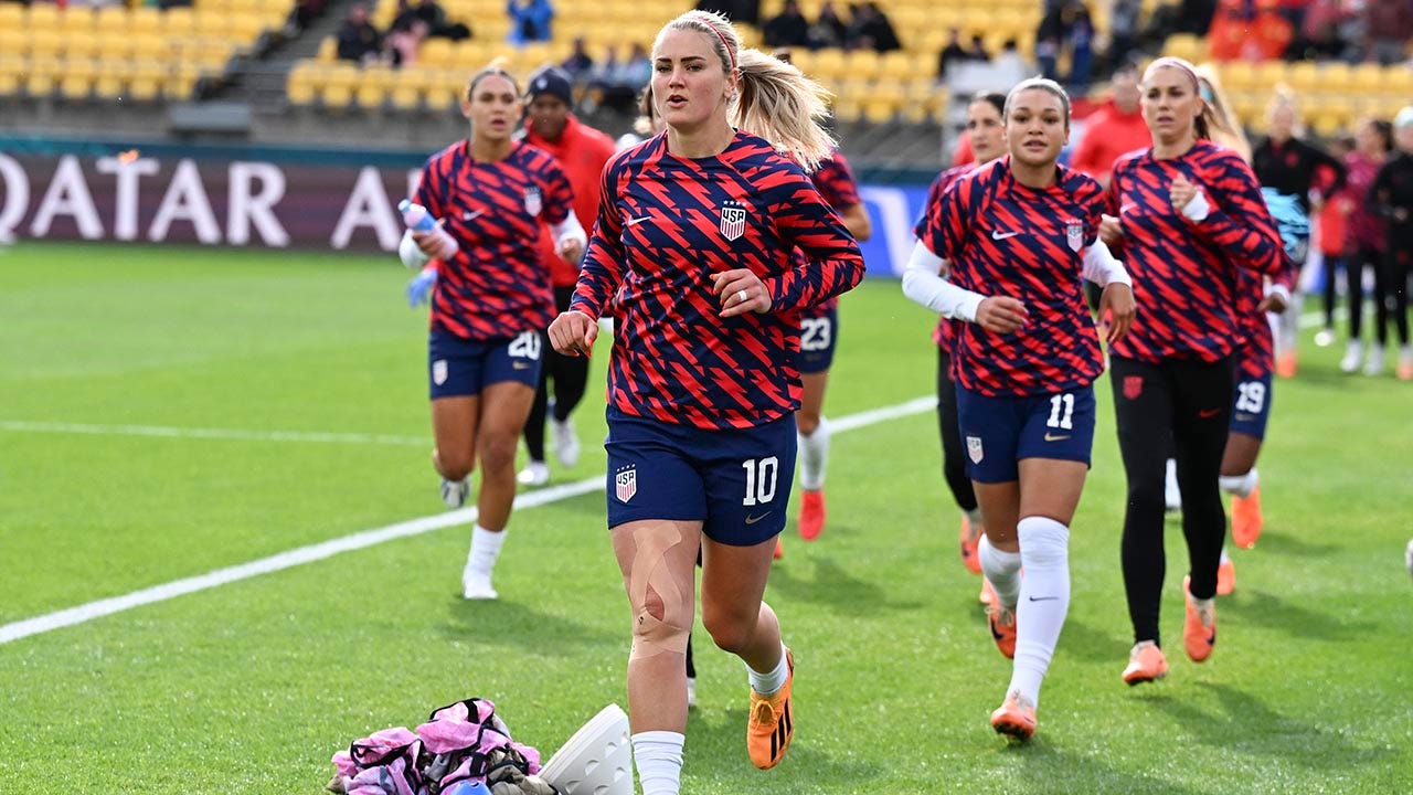 USWNT warms up