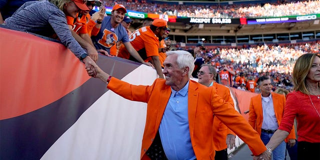 Mike Shanahan high-fives fans