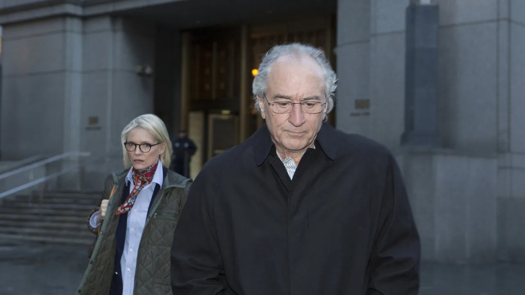 Robert DeNiro as Bernie Madoff in "Wizard of Lies."