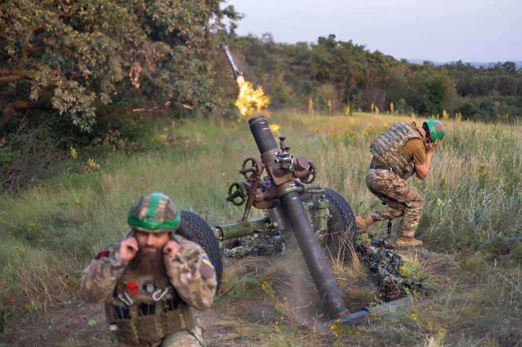 Ukrainian mortar fire near Bakhmut
