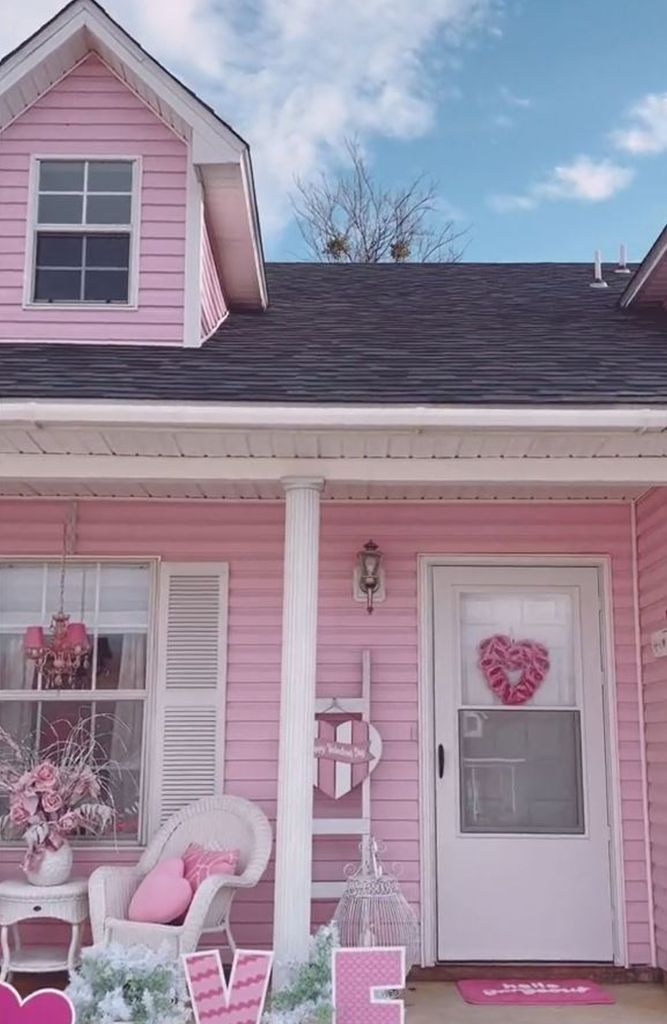 DENA DANIELS' 'BARBIE MEETS SHABBY CHIC' HOME WHICH SHE PAINTED PINK IN SUMMER 2021)