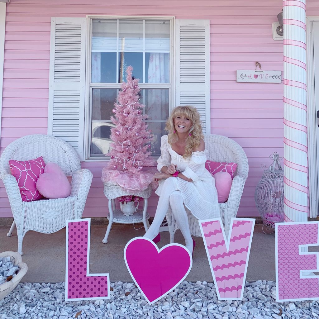 DENA DANIELS' 'BARBIE MEETS SHABBY CHIC' HOME WHICH SHE PAINTED PINK IN SUMMER 2021