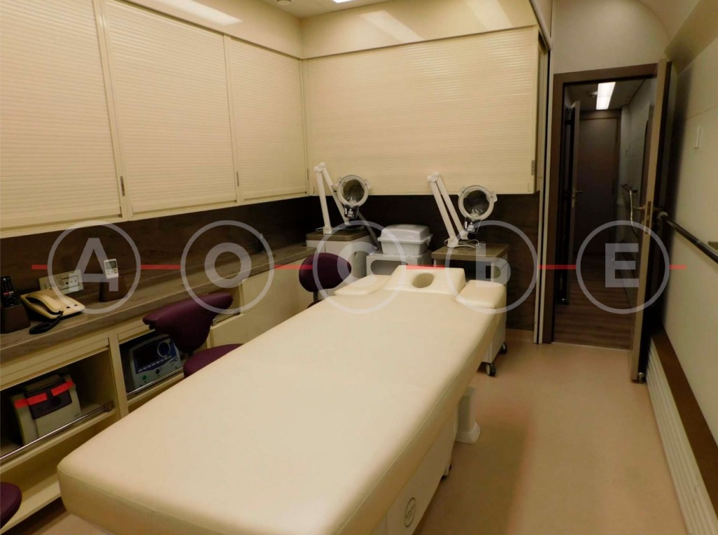 The massage and beauty parlor inside Putin's train. It reportedly has "anti-aging machines" to care for the president's skin