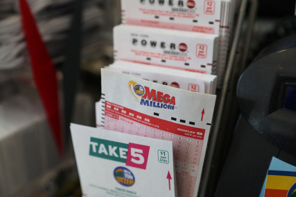 This prize is one of the largest in U.S. lottery history. 