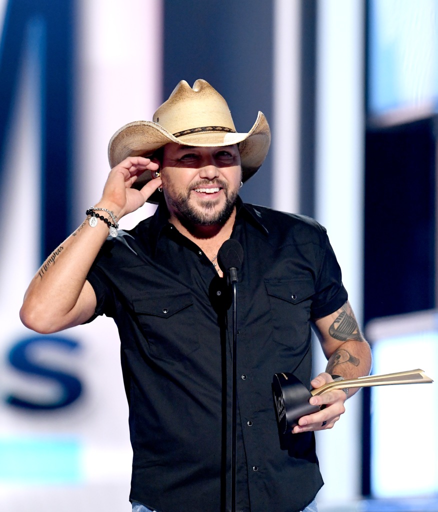 Jason Aldean on stage