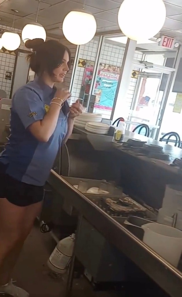 Lana Del Rey at Waffle House