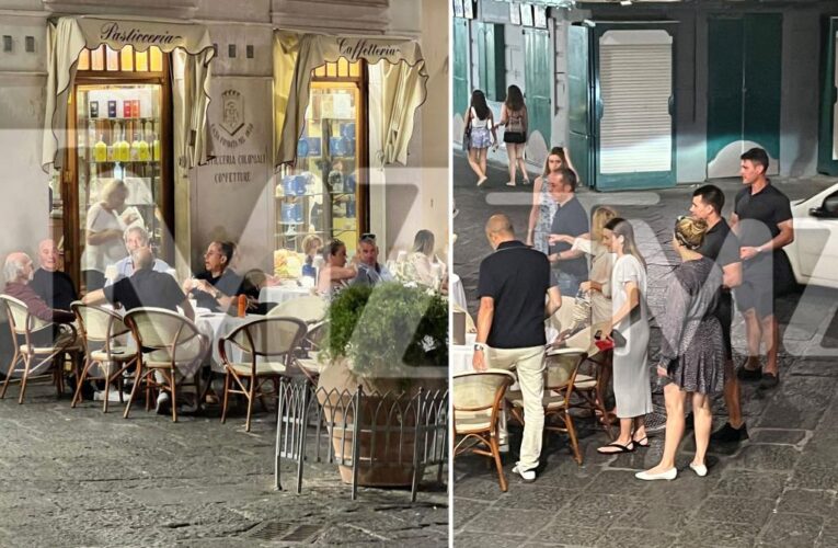 Jerry Seinfeld dines with Larry David, Judd Apatow, Amy Schumer and David Geffen in Italy