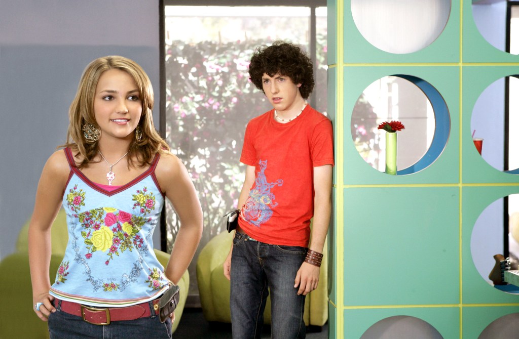 Jamie Lynn Spears and Sean Flynn in a scene from "Zoey 101" back in 2006 on Nickelodeon. He's standing in a doorway and looking at her from behind.