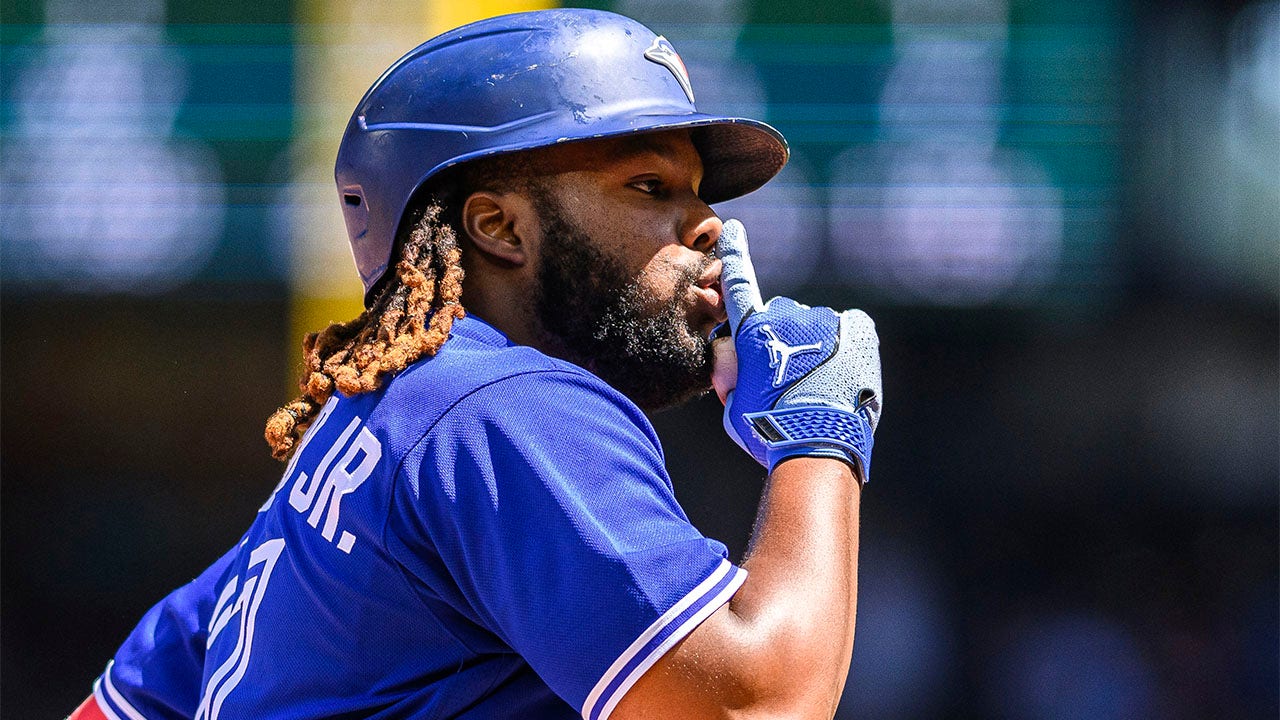 Vladimir Guerrero Jr. rounds bases